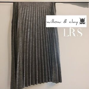 Willow & Clay unlined knife pleated skirt. Side zipper Gray/tan metallic sheen
